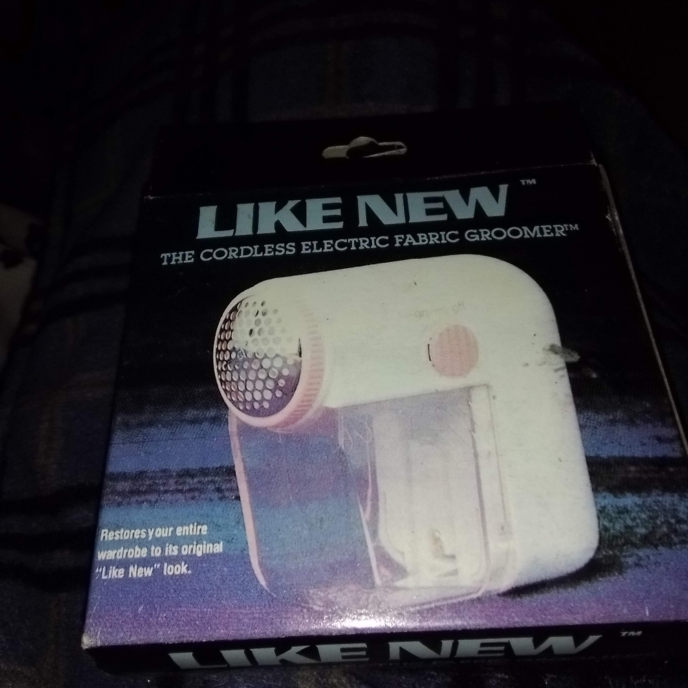 Vintage like new cordless fabric lint remover